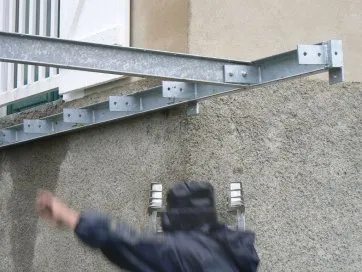 On commence à fixer une IPN à l’extrémité