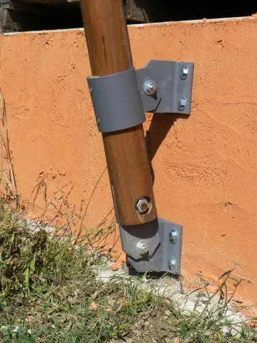Ancrage du poteau de garde-corps