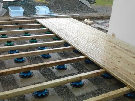 Pose sur plots en PVC 