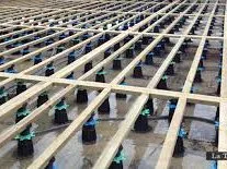 Exemples de pose sur plots en plastique réglables