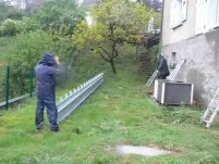 La poutre muralière est au sol, prète 