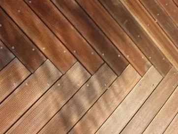 La 1ère année, Bernard a appliqué plusieurs couches de saturateur