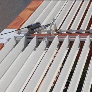 Motorisation SUNDIY : actionnement facile et automatique des lames via télécommande