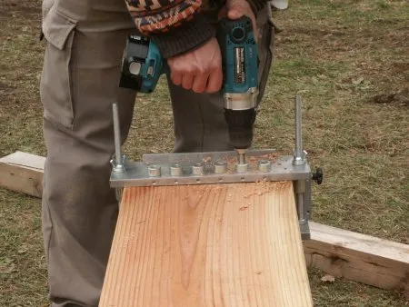 Fixation des solives sur la muralière avec étriers