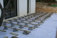 Vignette de l'article : Pose sur plots en béton
