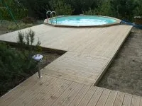 Vignette de l'article : Une terrasse autour d'une piscine en bois