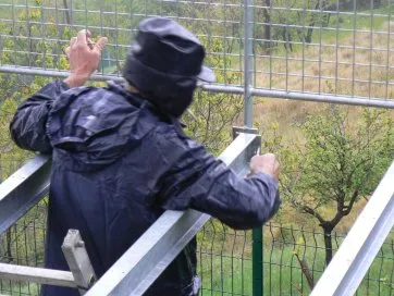On fixe le garde-corps