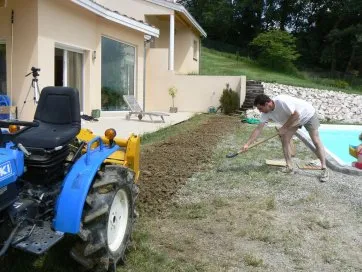 La terre ainsi emiettée sera plus facile à enlever