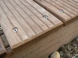 Le bord a été légèrement chanfrainé