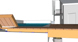Les lames de platelage ayant le même niveau que la margelle de la piscine