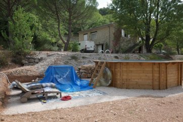 La piscine en bois avant la réalisation de la terrasse en bois