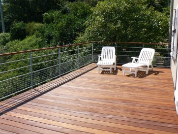 La terrasse en bois est terminée