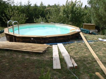 La piscine bois avant la pose de la terrasse bois
