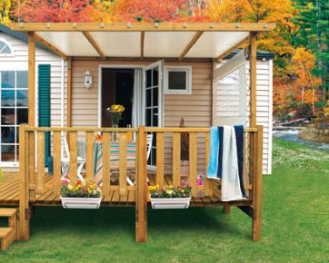 Terrasse en bois semi-couverte