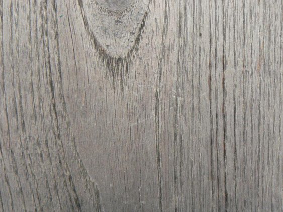Aspect du bois de robinier grisé