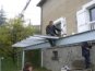Le chef pose les solives IPN, une par une