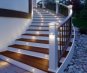 Les marches d’un escalier en lames de bois composite